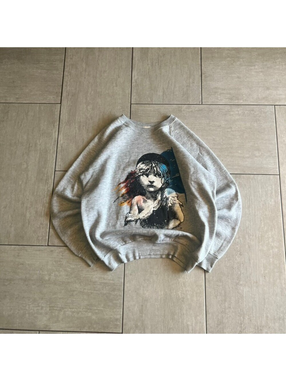Vintage Fruit of the Loom XL Grey Graphic Sweatshirt with Artistic Print
